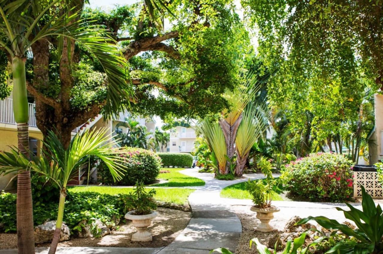 Beach Living At Plantation Village Blgs George Town Exteriér fotografie
