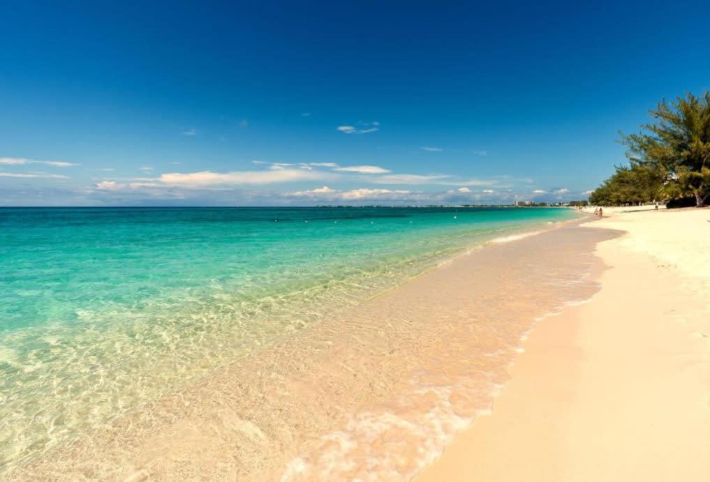 Beach Living At Plantation Village Blgs George Town Exteriér fotografie